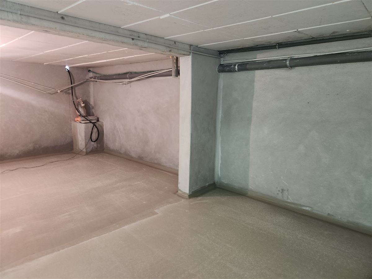 Sous-sol cuvelé, parois enduites et étanches après travaux