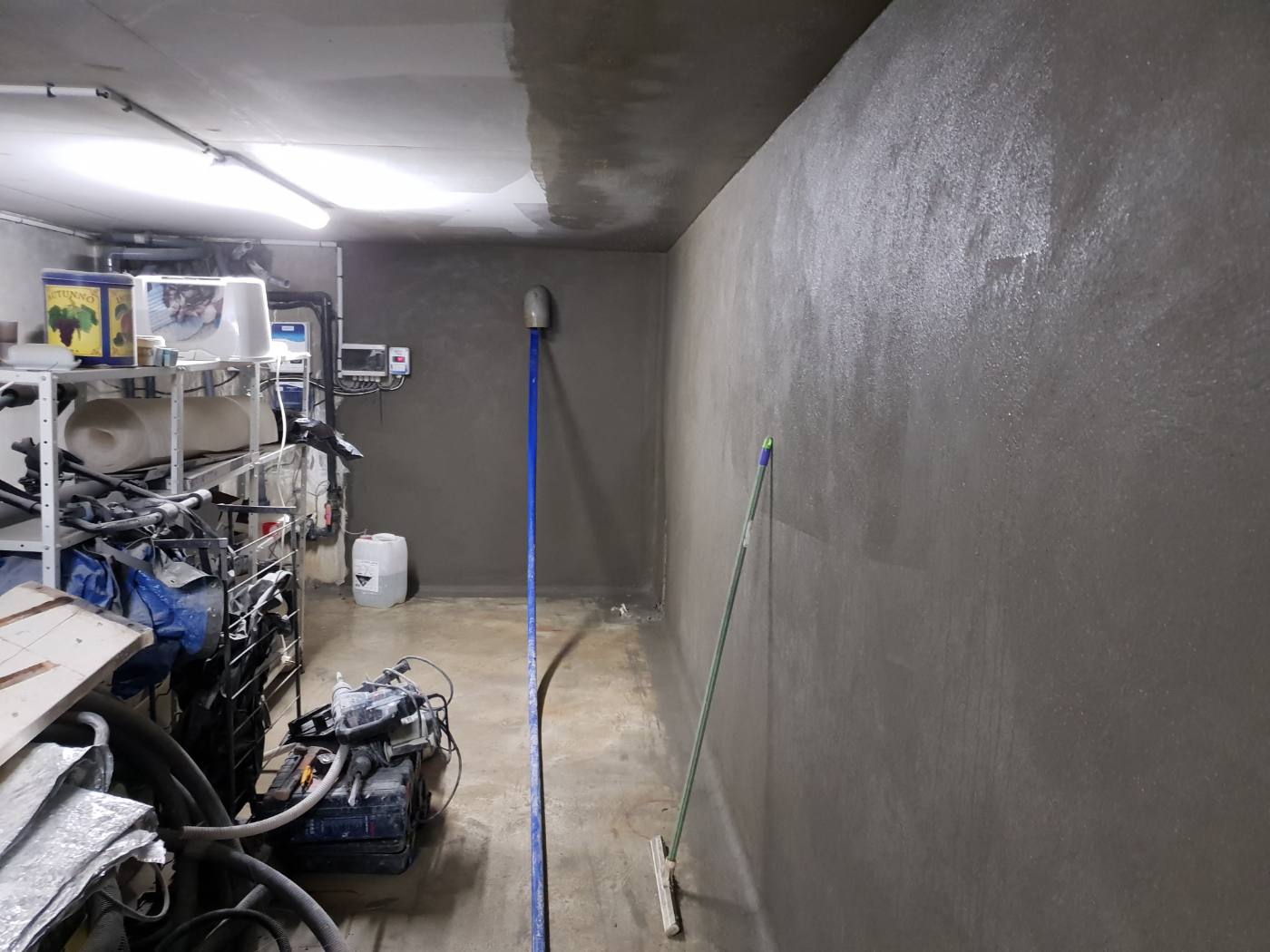 Cuvelage hydrofuge des murs de la pièce technique enterrée à Santeny